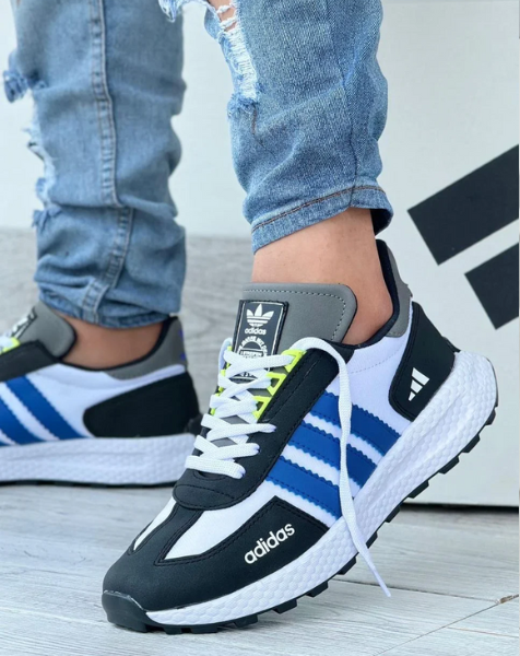 New sports sneakers