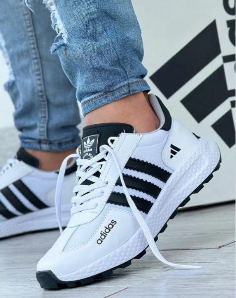 New sports sneakers